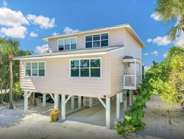 Charming Beachfront Townhome in Boca Grande